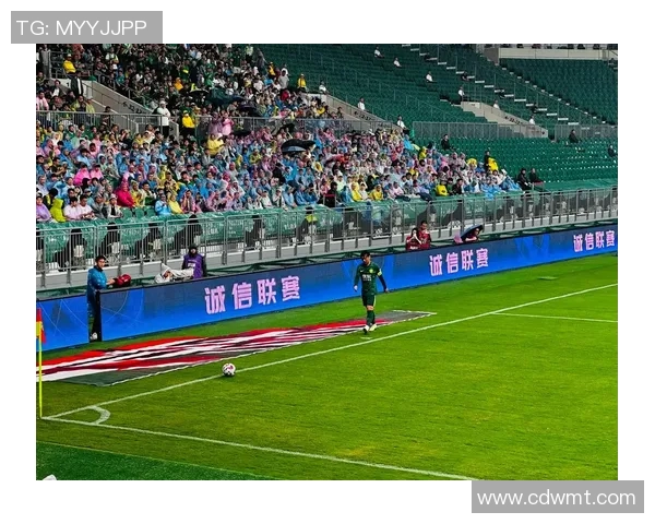 足球明星李毅亲笔签名照片揭晓独特魅力与足球传奇的完美结合